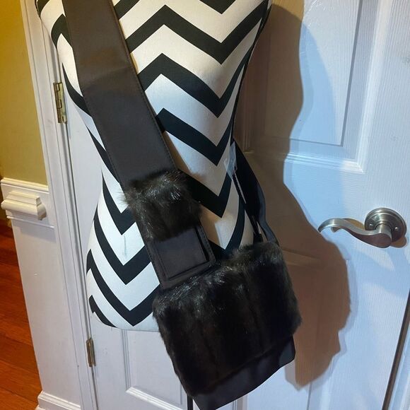 NWT Brown fabric and faux fur small crossbody bag. - Picture 1 of 13